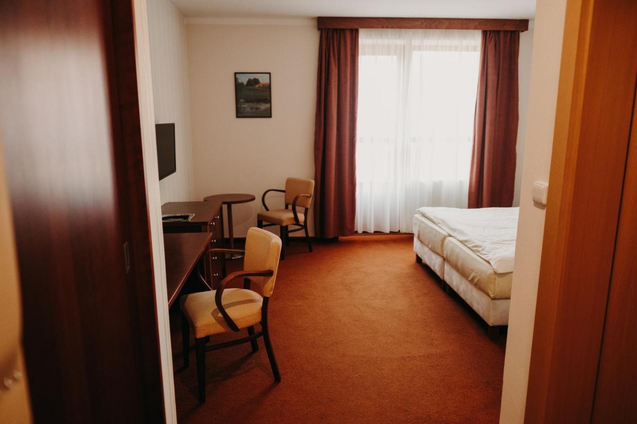 Golf Hotel Austerlitz Buitenkant foto